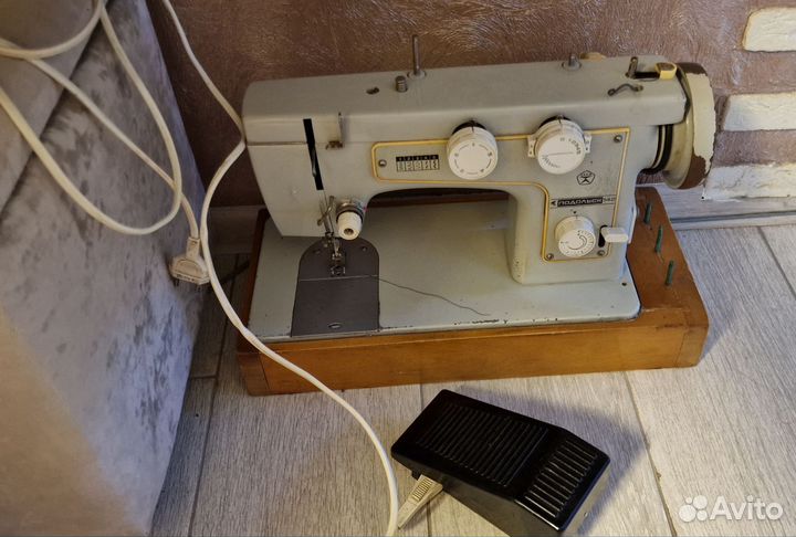 Швейная машина Подольск 142