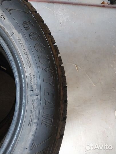 Goodyear UltraGrip Ice 215/60 R17