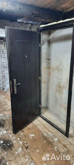 Железная входная дверь б у