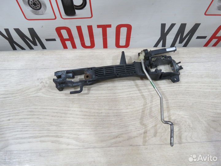 Кронштейн ручки передний правый Toyota Camry v40