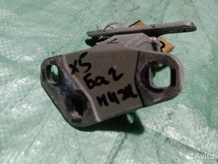 Петля багажника левая Bmw X5 E53 внедорожник 4.4I