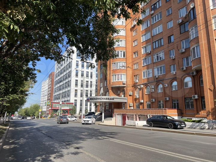 Помещение на цокольном этаже в центре 215 м