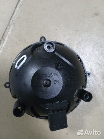 Мотор зеркала правый Volvo