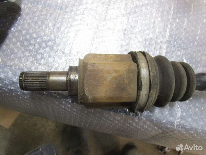 Полуось передняя правая Kia Ceed 2007-2012 (1.4-1