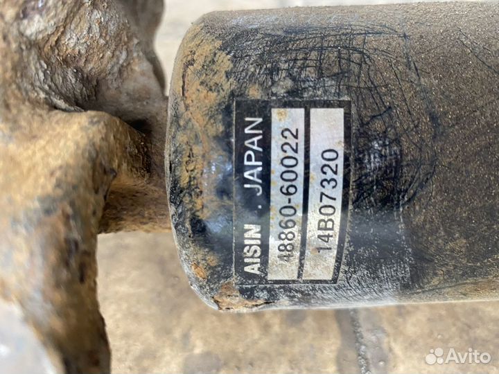 Цилиндр гидроподвески Toyota Land Cruiser 200