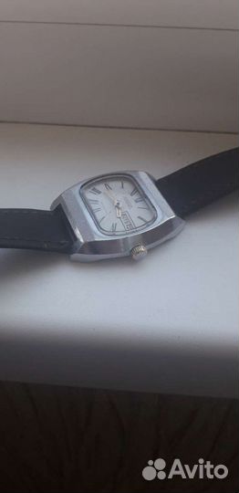 Часы Ракета.Телевизор Рабочие с календарем