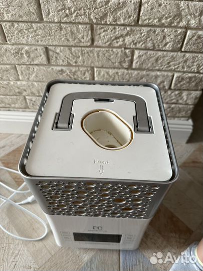 Увлажнитель Electrolux ehu 3715d
