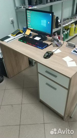 Продается стол