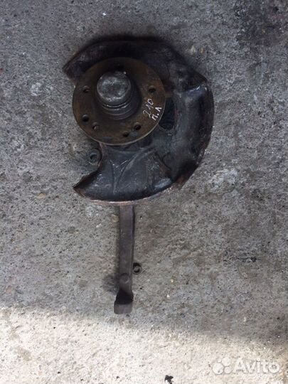 Поворотный кулак левый Mercedes W210