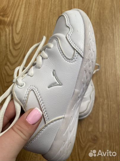 Кроссовки для девочки 30 белые