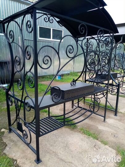 Мангал с крышей