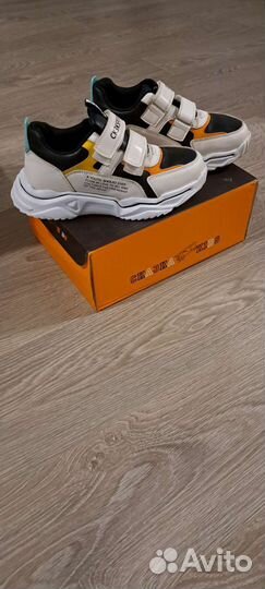 Кроссовки для девочки