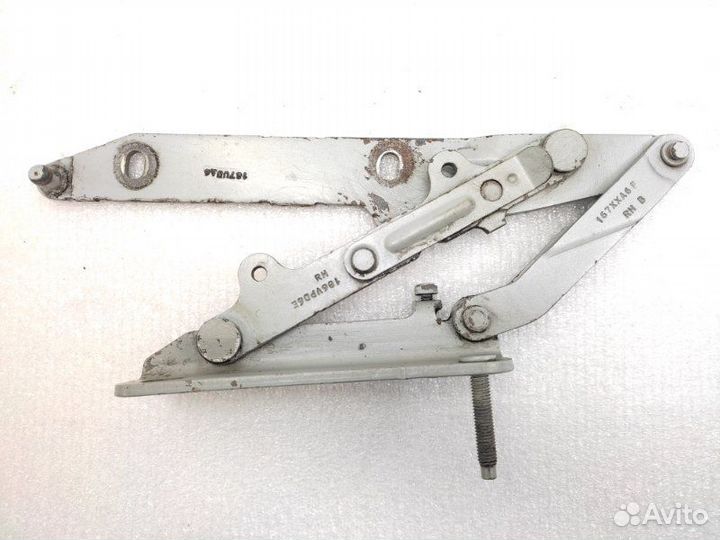 Петля капота правая Land Rover Discovery 3 L319