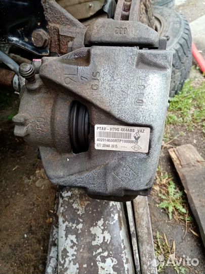 Передний левый суппорт Renault Duster 4wd