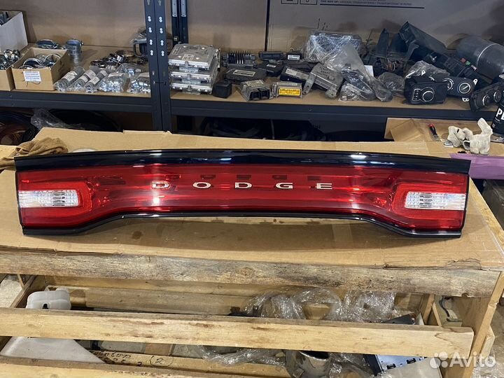 Фонарь крышки багажника dodge charger 10-14