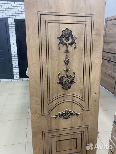 Двери межкомнатные новые с капителом