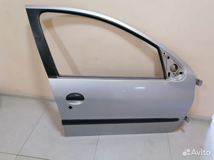 Дверь передняя правая Peugeot 206 1998-2012