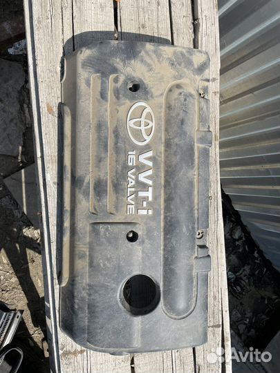 Крышка двс Toyota Corolla 120