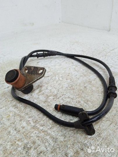 Датчик ABS передний