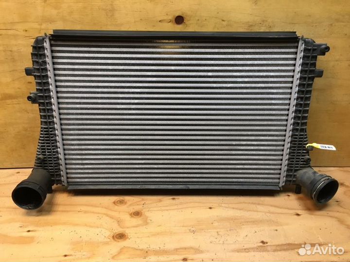 Радиатор интеркулера Volkswagen Jetta 1K2 cavd