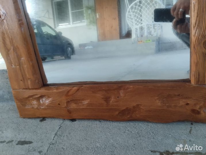 Зеркало настенное в деревянной раме