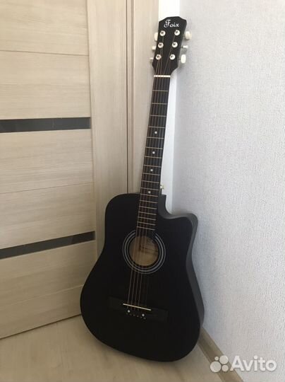 Акустическая гитара
