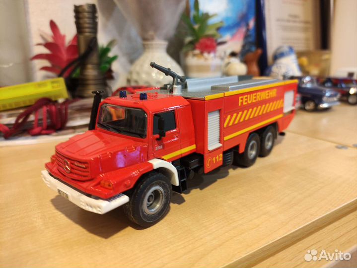 Модель Mercedes Benz Zetros siku пожарный