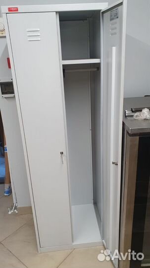 Двухсекционный металлический шкаф для одежды пакс