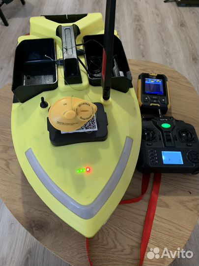 Прикормочный кораблик, карповый кораблик