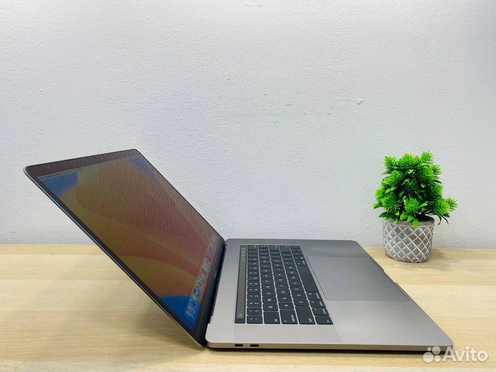 MacBook Pro 15 2017 / i7 / RAM 16 GB / 512 GB