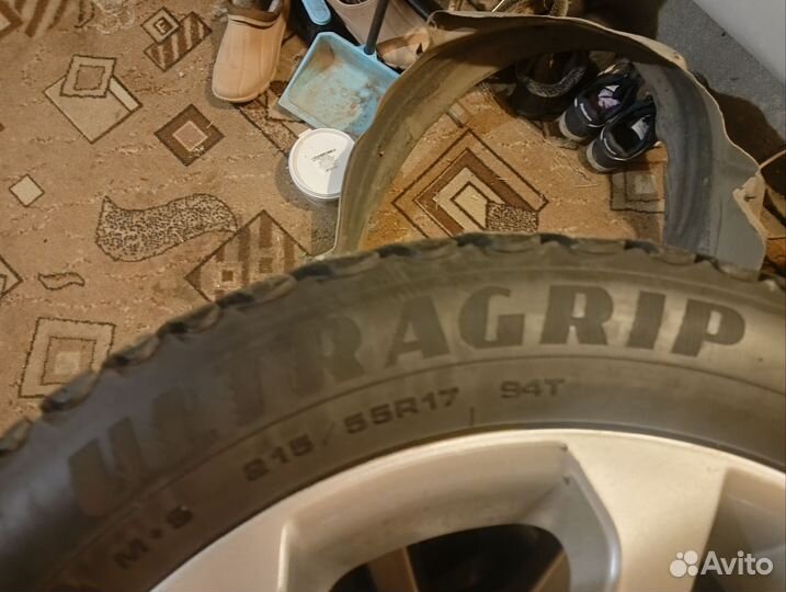 Goodyear UltraGrip 215/55 R17 94S