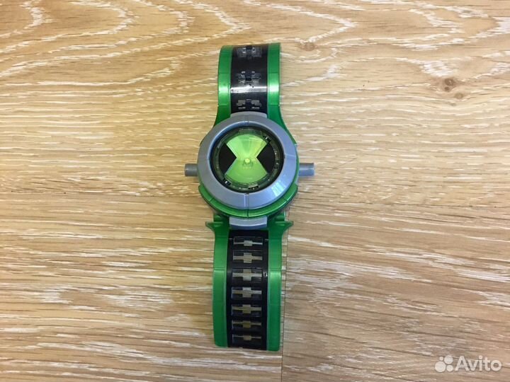 Часы омнитрикс,Бамблби трансформер,бакуган