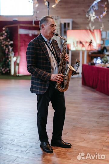 Саксофонист на мероприятие