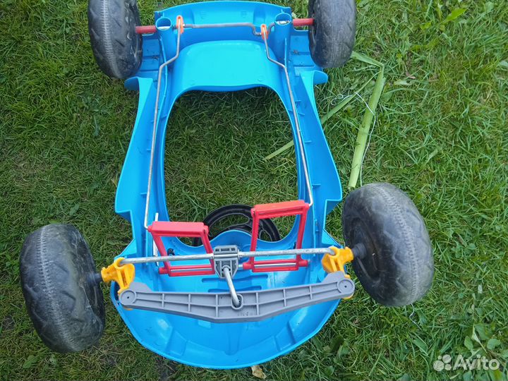 Детская педальная машина