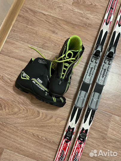 Ботинки и Беговые лыжи 150 см