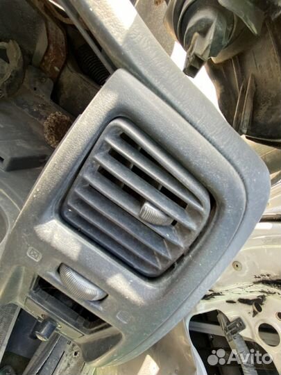 Дефлектор левый Nissan Pulsar N15