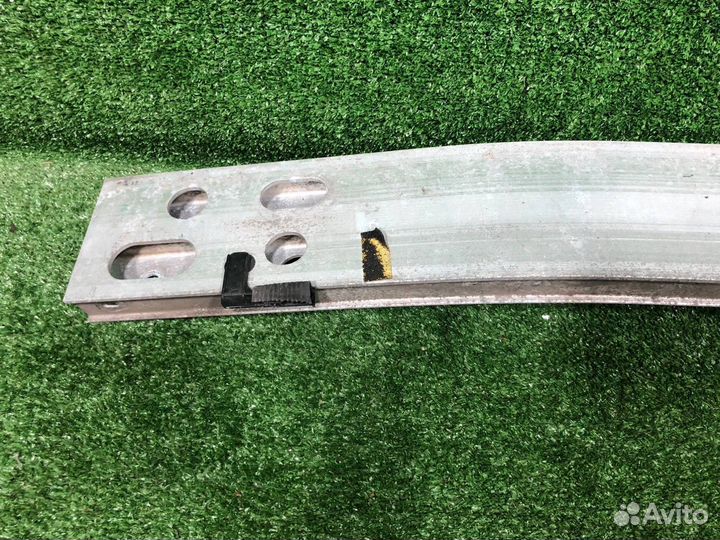 Усилитель бампера передний Toyota Prius ZVW30