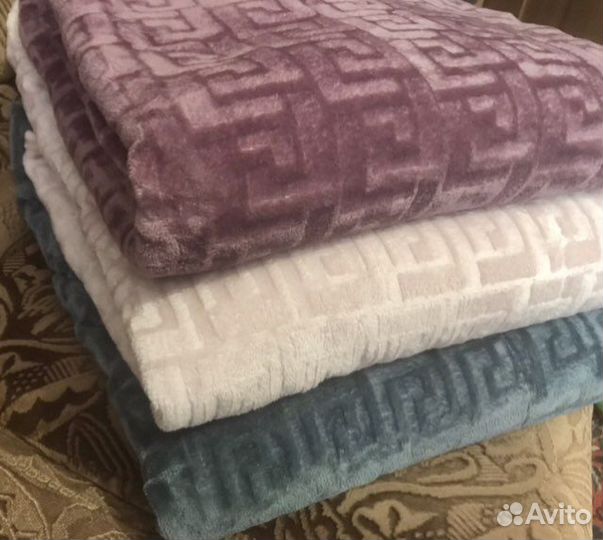 Уютные пледы Версаче