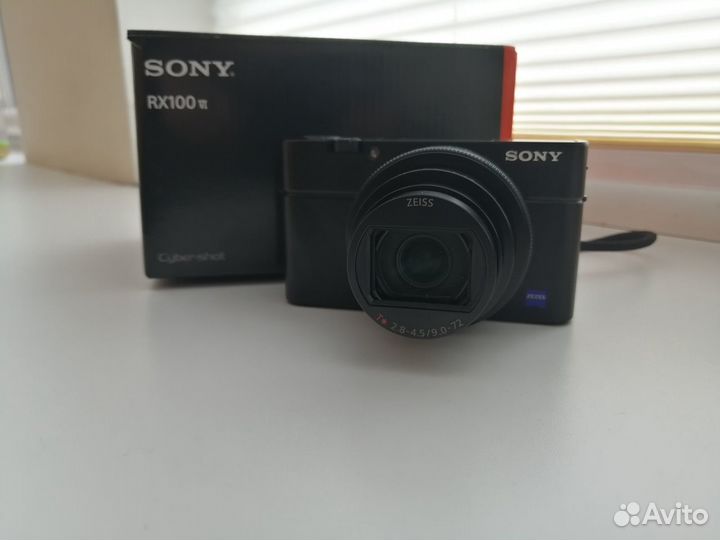 Фотоаппарат Sony RX100 M6