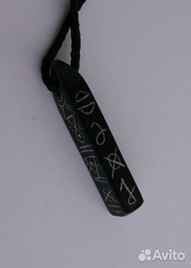 Амулет-обелиск