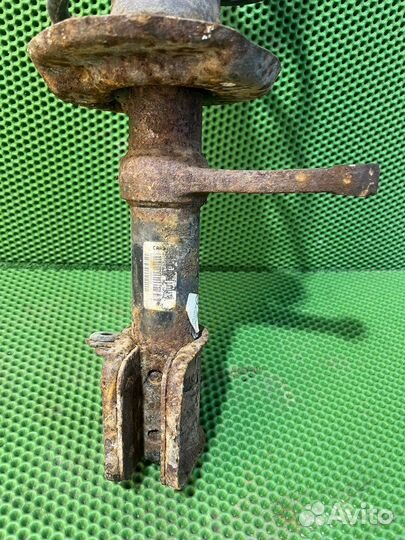 Стойка передняя левая LADA Priora