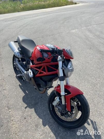 Ducati Monster 696