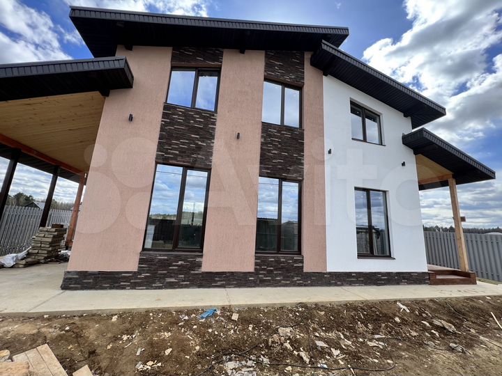 Коттедж 195 м² на участке 6 сот.