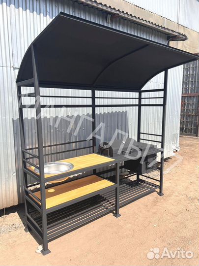 Мангал с крышей