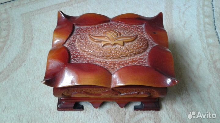 Деревянные резные шкатулки ручной работы