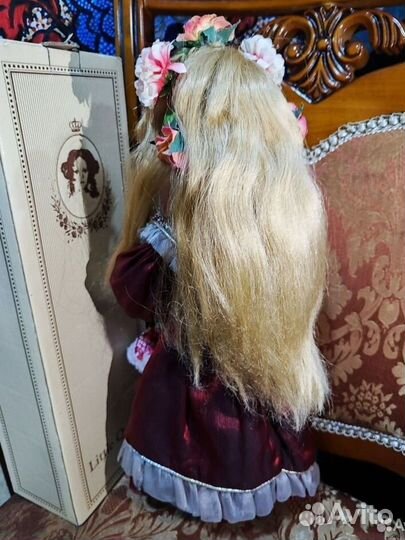 Кукла фарфоровая коллекционная