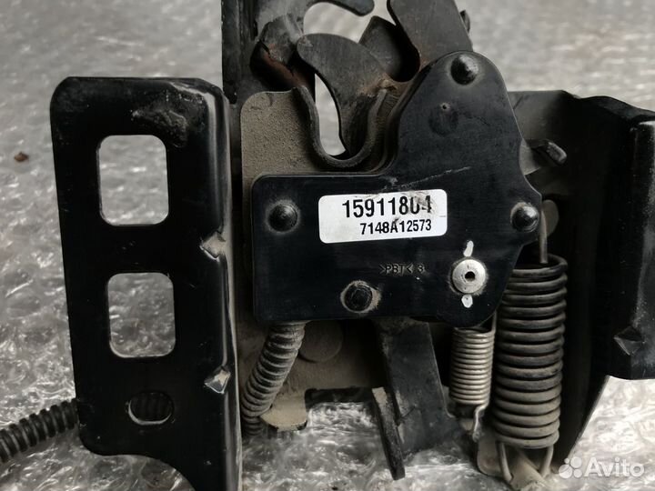 Замок капота Cadillac Escalade III 06-14