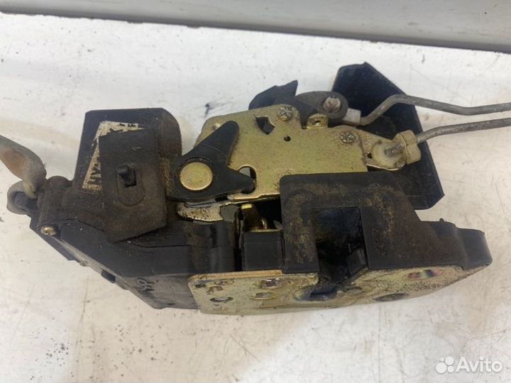 Замок боковой двери задний правый Kia Spectra