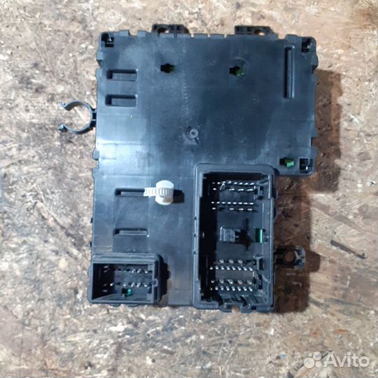 Блок предохранителей салонный KIA carnival 2006