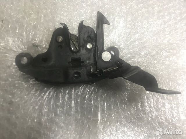 Замок капота передний Nissan Sunny WHA32 VQ30DE